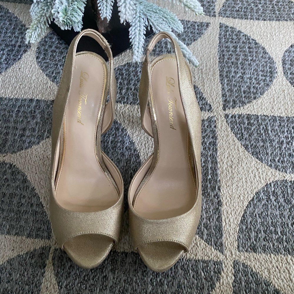 Lulu Townsend platform heels in gold. New never been worn.